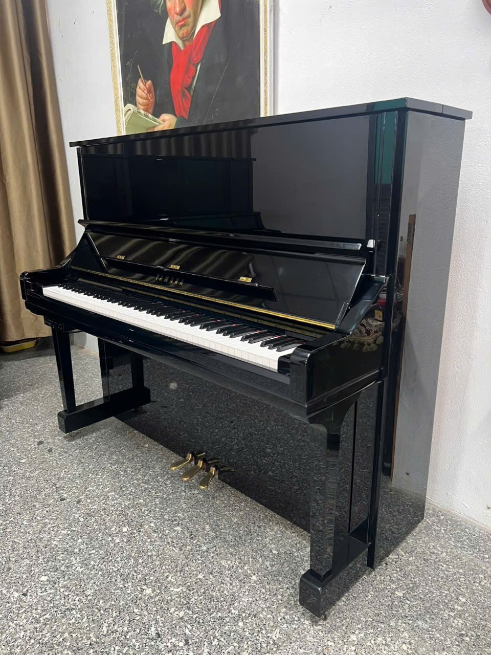 Piano yamaha YU33